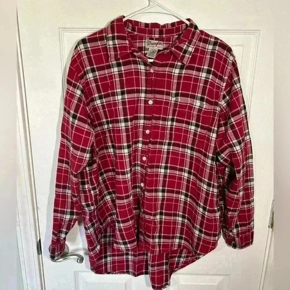 Wrangler Wrancher plaid 100% cotton button up. Size XL. Red. Flannel.